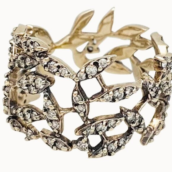 H.Stern ring “Nature” Gold Ring with brilliant cut diamonds, Size 6 $3000 - Picture 4 of 7